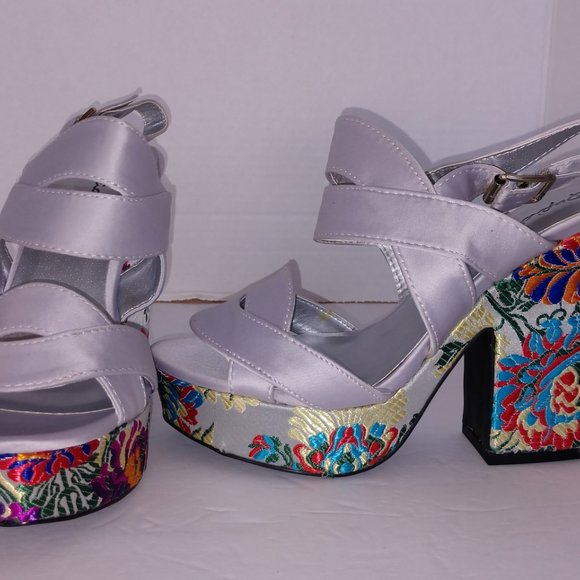 Qupid Gray High Heel Sandals With Floral Embroidery Pattern Block Heel NWD NIB - Picture 15 of 16